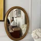 Oval mirror in antique gilded wood