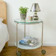 Desserte ronde / table d’appoint ou de lit — design Ehlen Johansson
