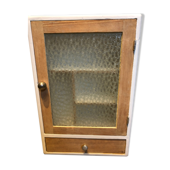 Armoire à pharmacie