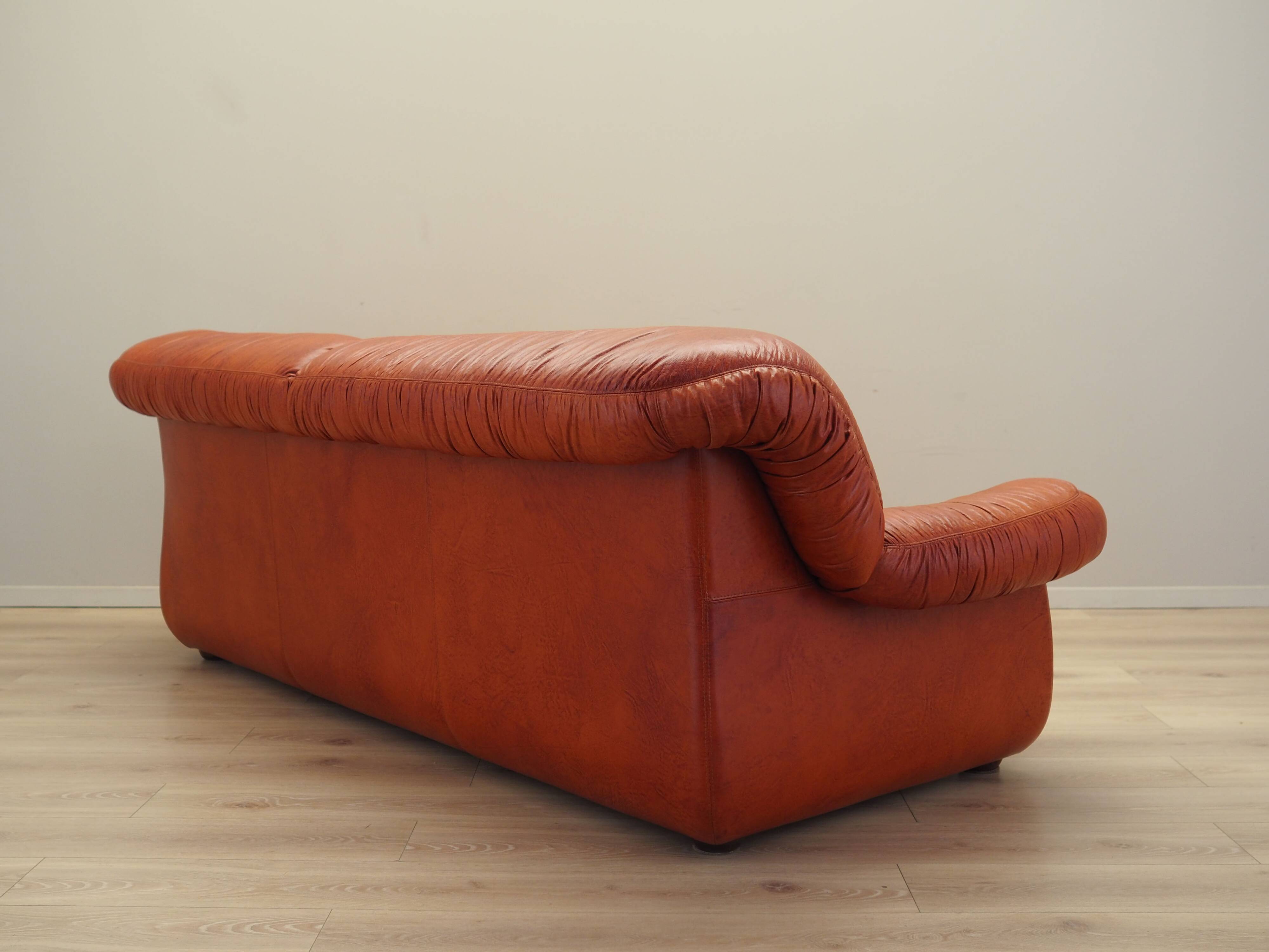 Red leather sofa, Italian design, 1970s, manufacturer: PelleRossi