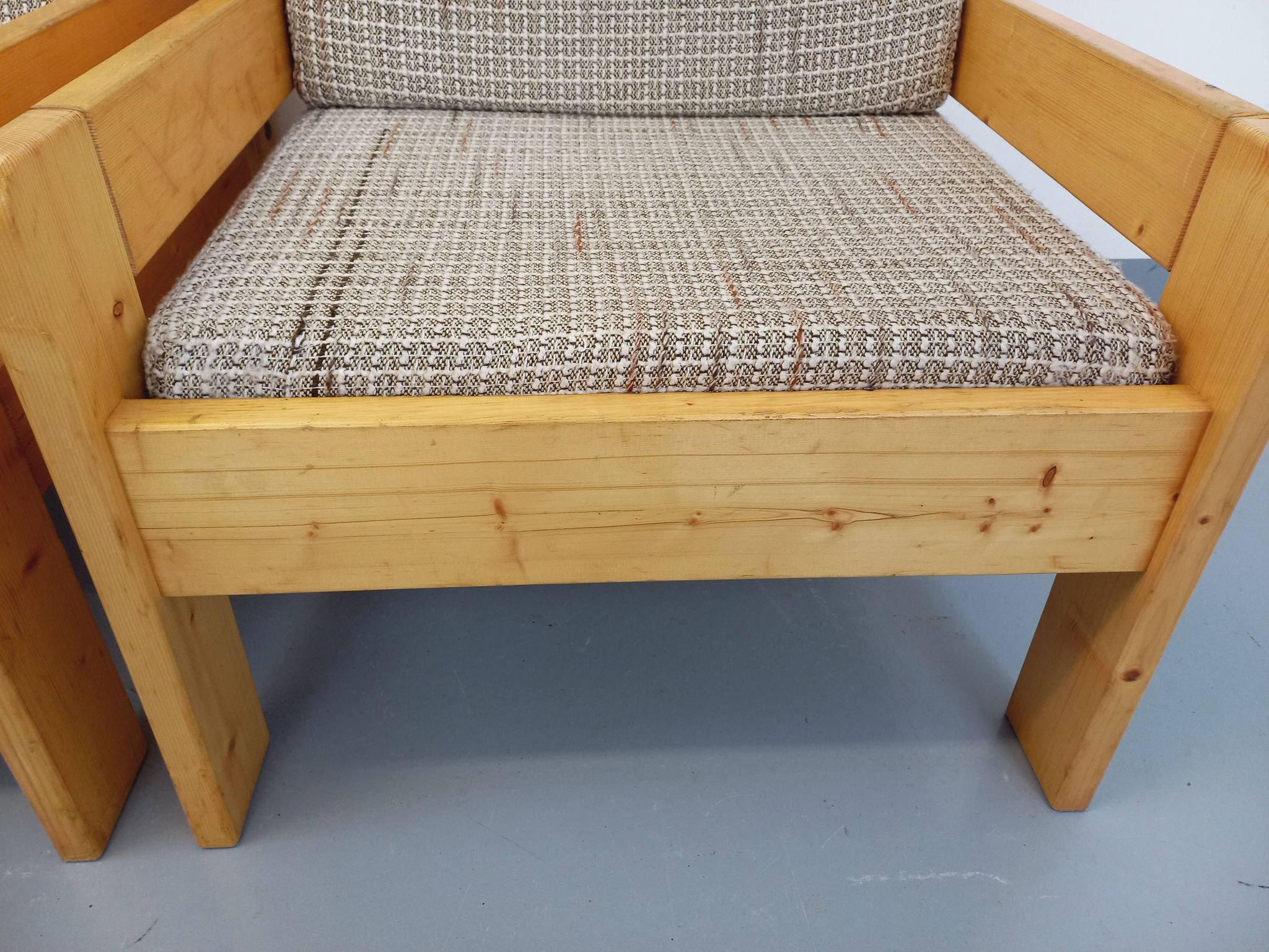 Set of 2 vintage fireside chairs in pine and fabric from the 70s