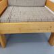 Suite de 2 fauteuils chauffeuses vintage en pin et tissu des années 70