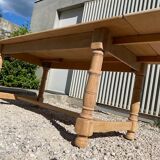 Stretchable stripped farmhouse table