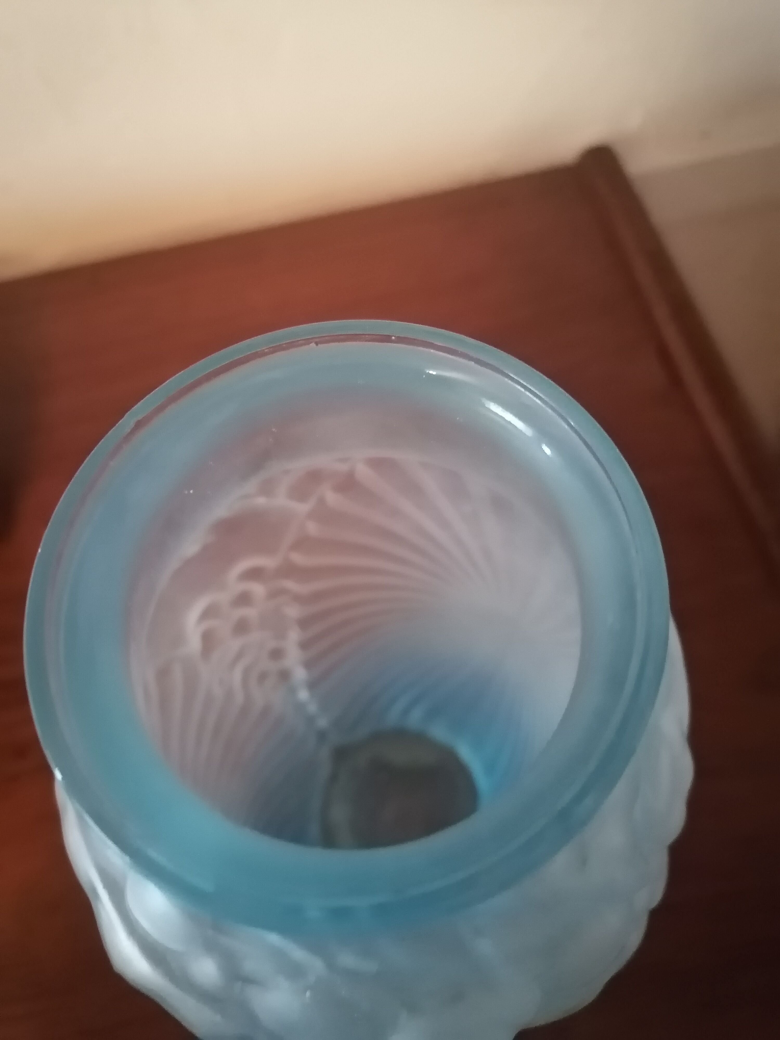 Vase art deco verre presse 1930 bleuté
