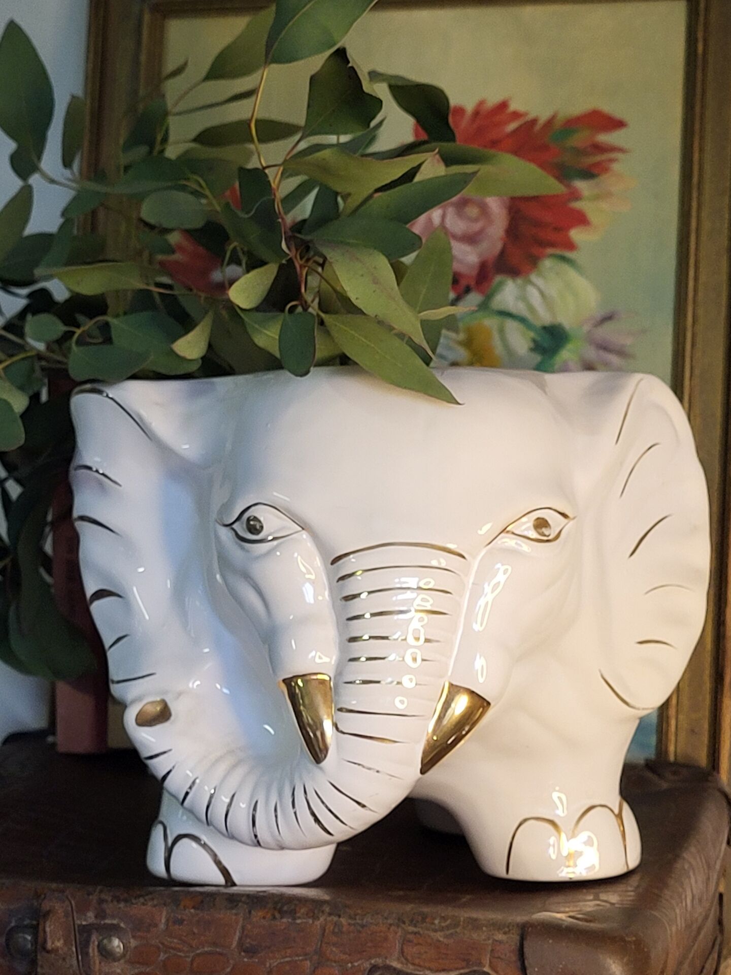 Elephant plant pot