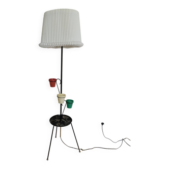 Plant holder floor lamp with shelf, black tripod