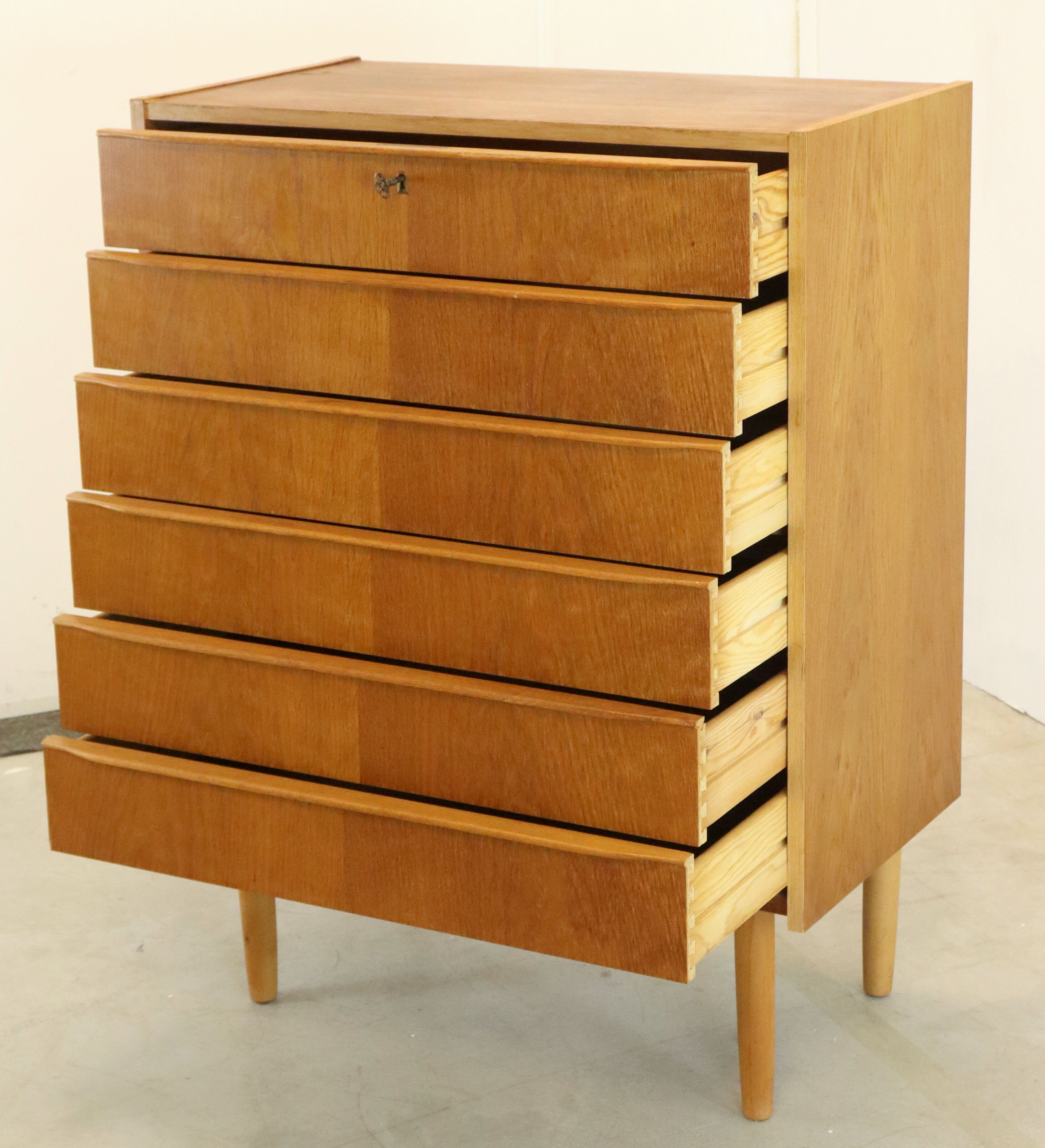 Commode danoise en chêne haut 'Brovst' - Design danois