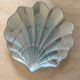 Magnifique assiette iridescente coquillage bleu vintage