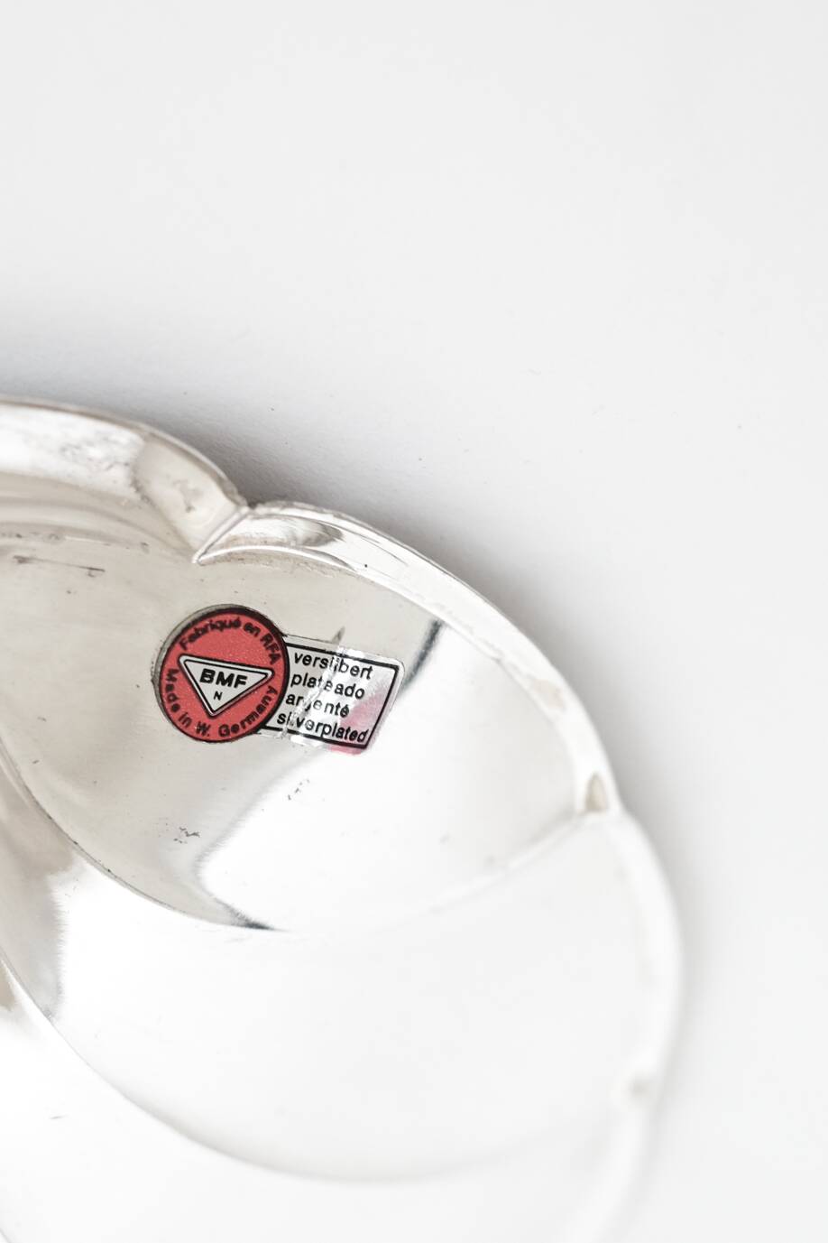 Grand plat en forme de coquillage plaqué argent