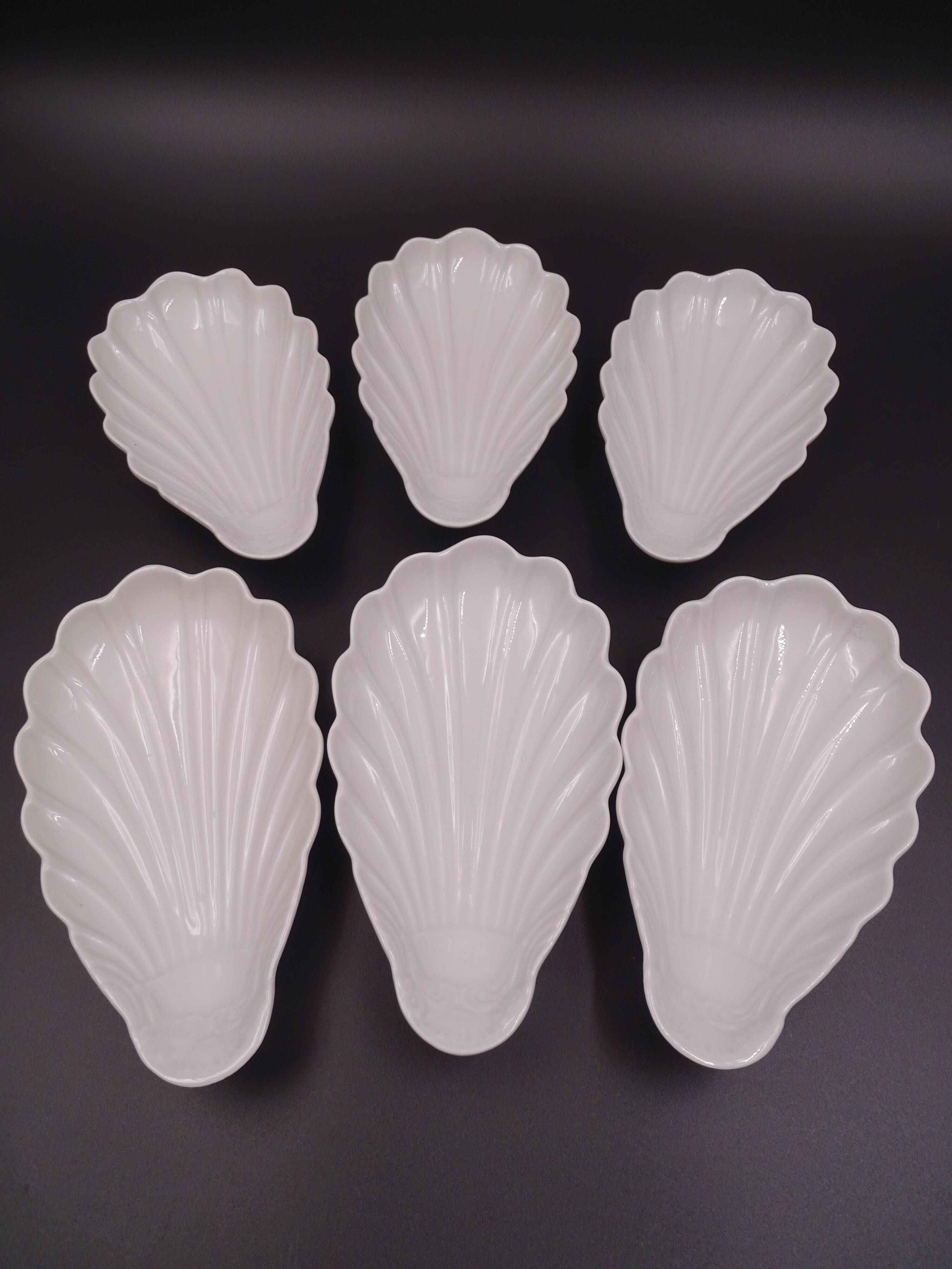 Set of 7 cups in white porcelain and in the shape of a shell - Pillivuyt around 1940