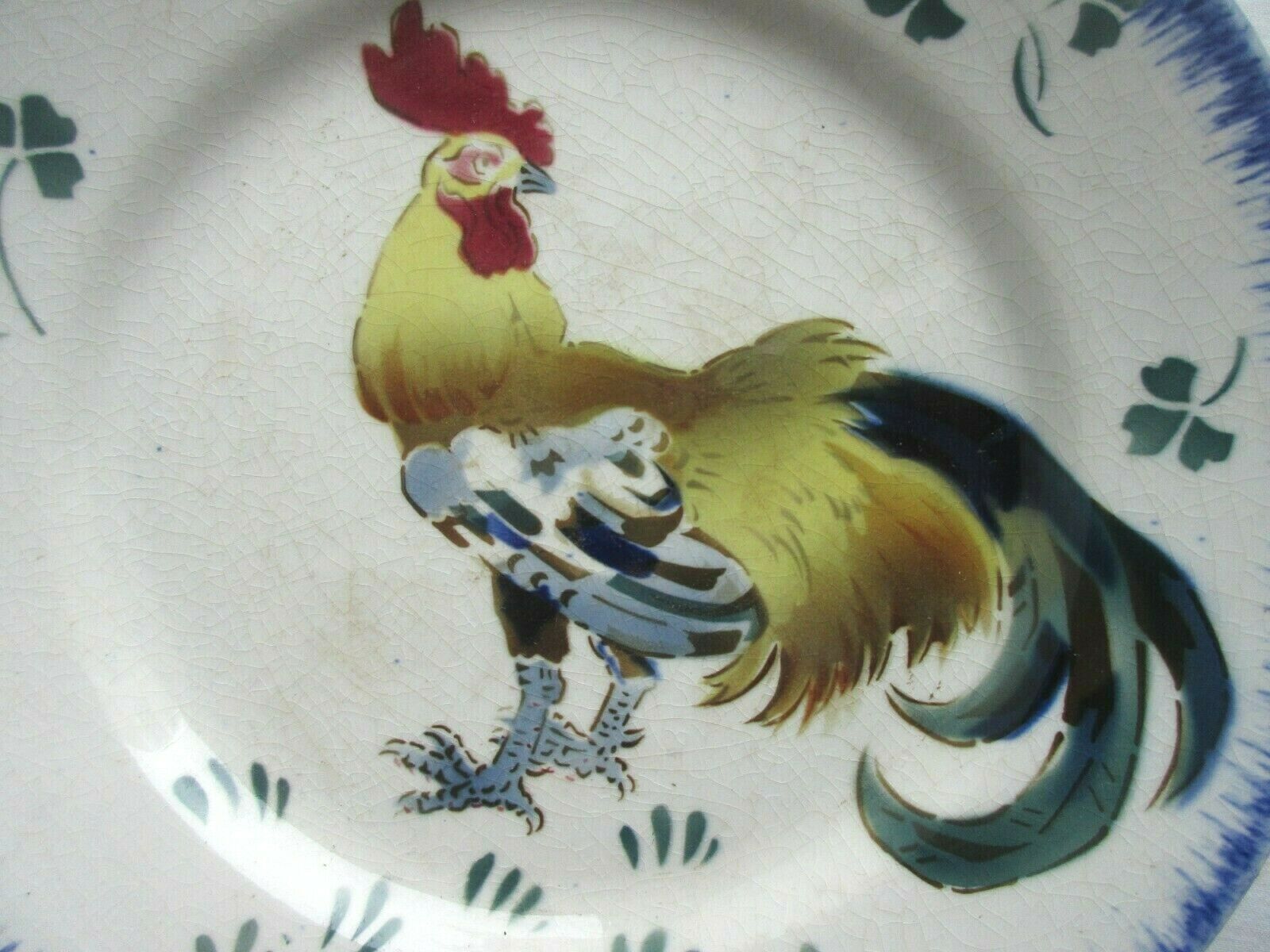 SUPERBE Art Nouveau polychrome flat plate, signed Lunéville, model LES COQS