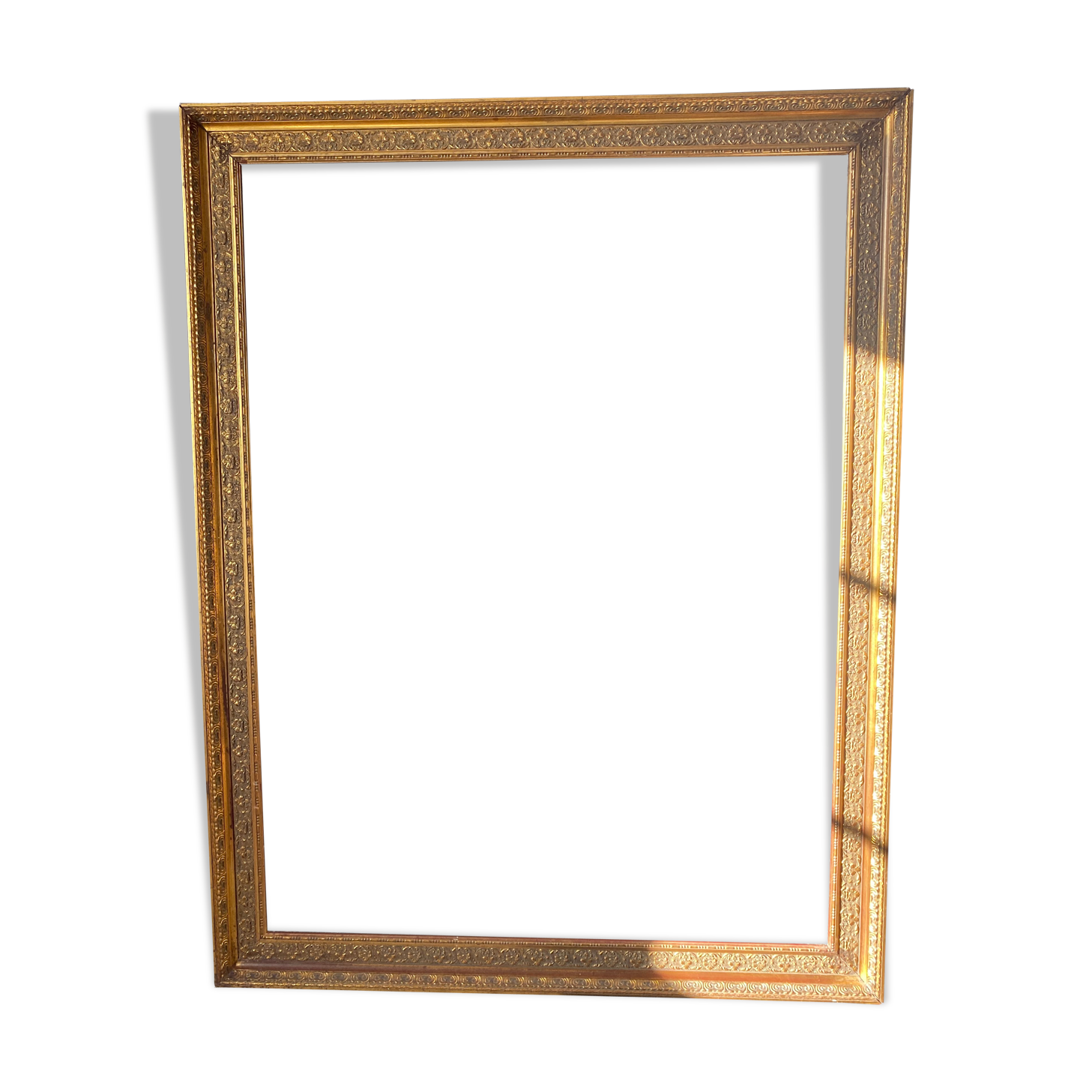 Large-format frame in moulded wood