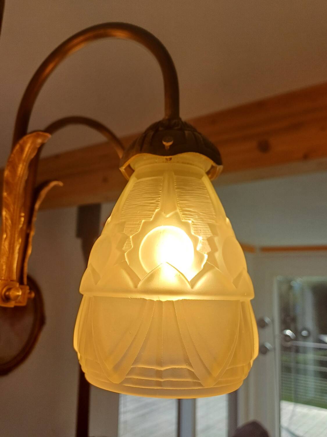 Art deco bronze chandelier with 5 tulips.