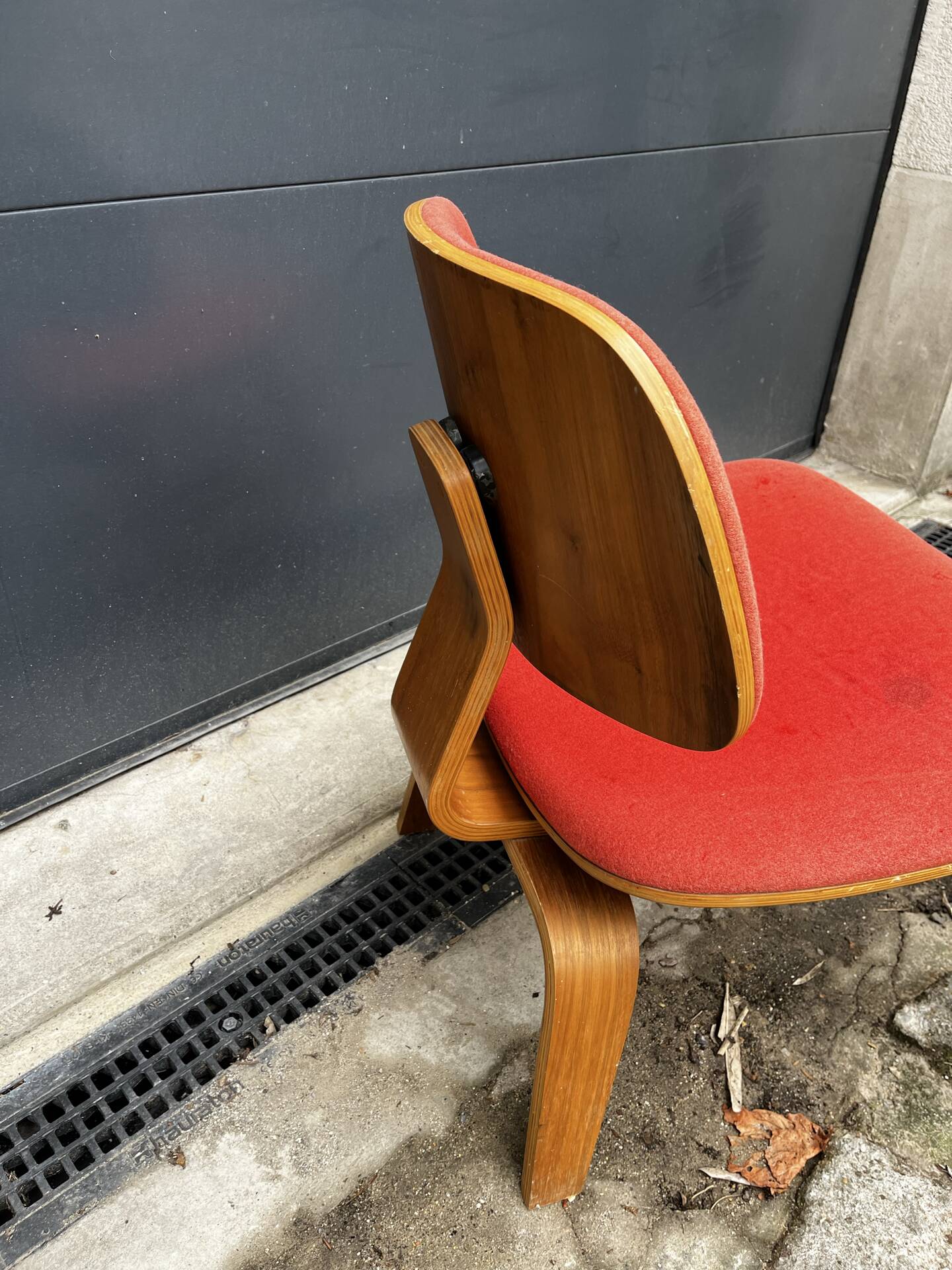 Vintage chair in the style of Eames