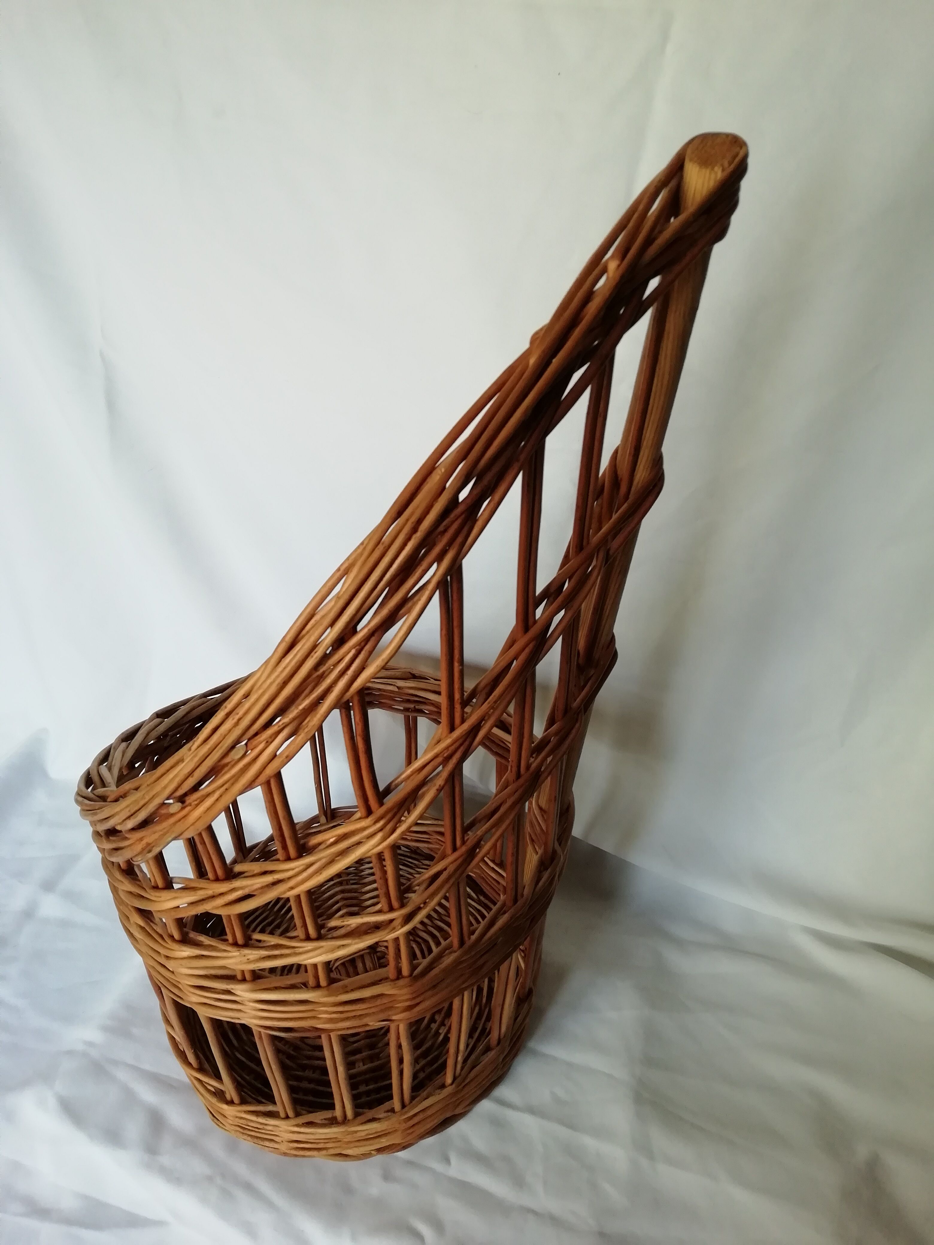 Baker's wicker bread basket in perfect condition