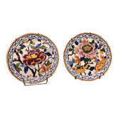 Paire d'assiettes en faïence de Gien peintes à la main