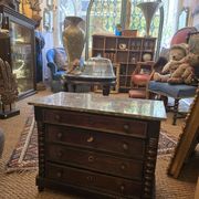 Miniature commode