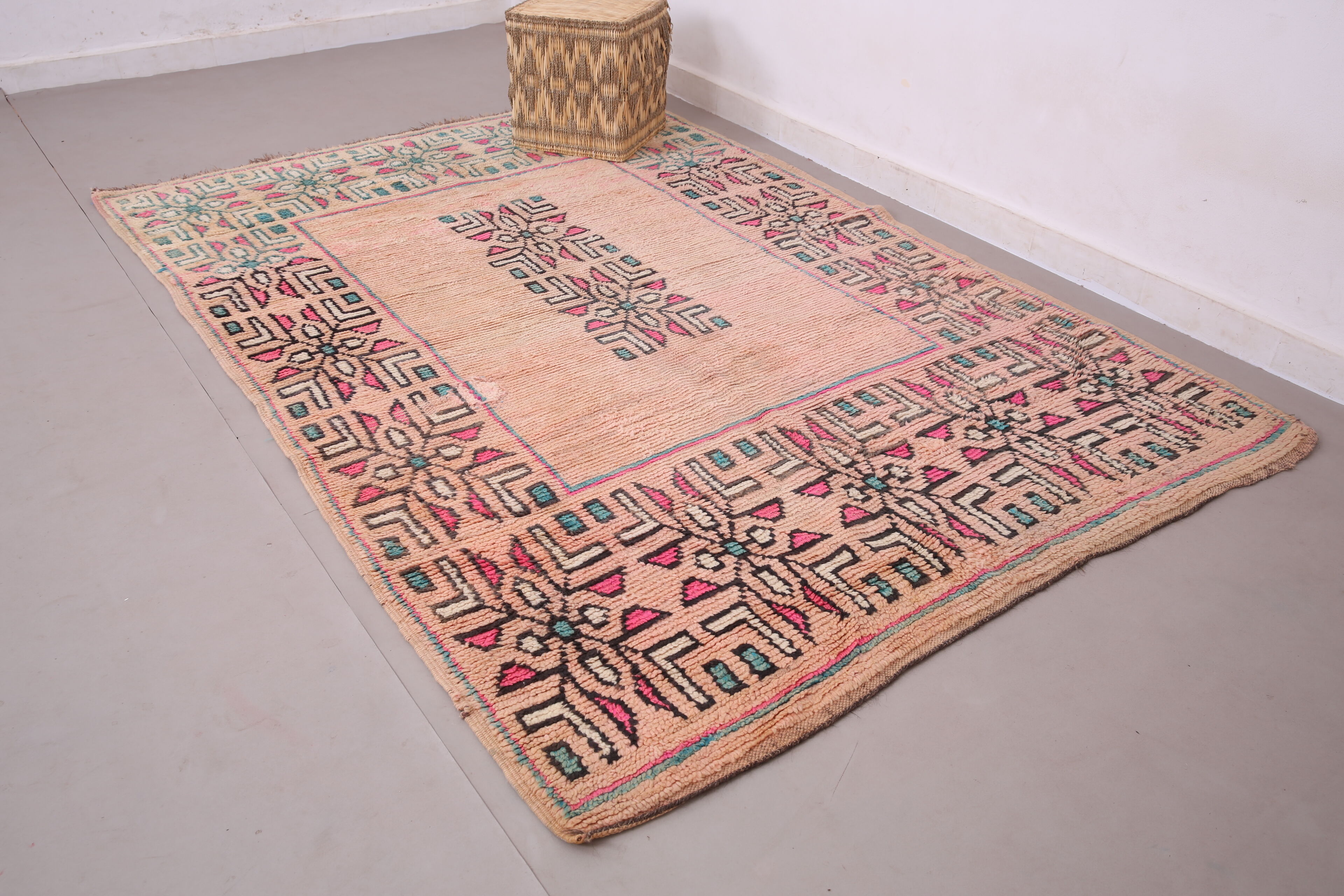Pink Vintage Moroccan Rug 176 x 259 cm - Berber Rug Handmade - Wool Rug
