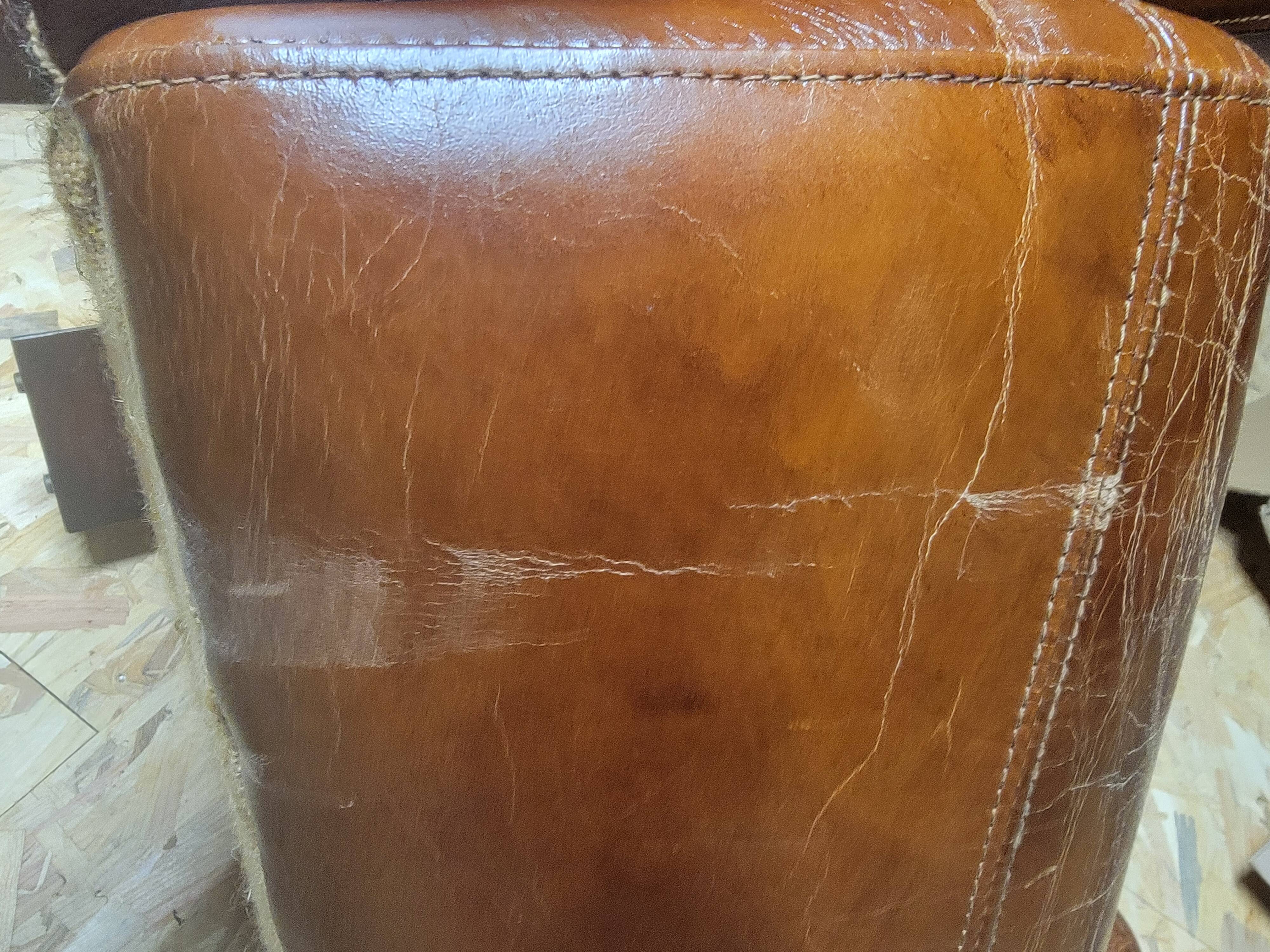 Set of 2 Club Chairs