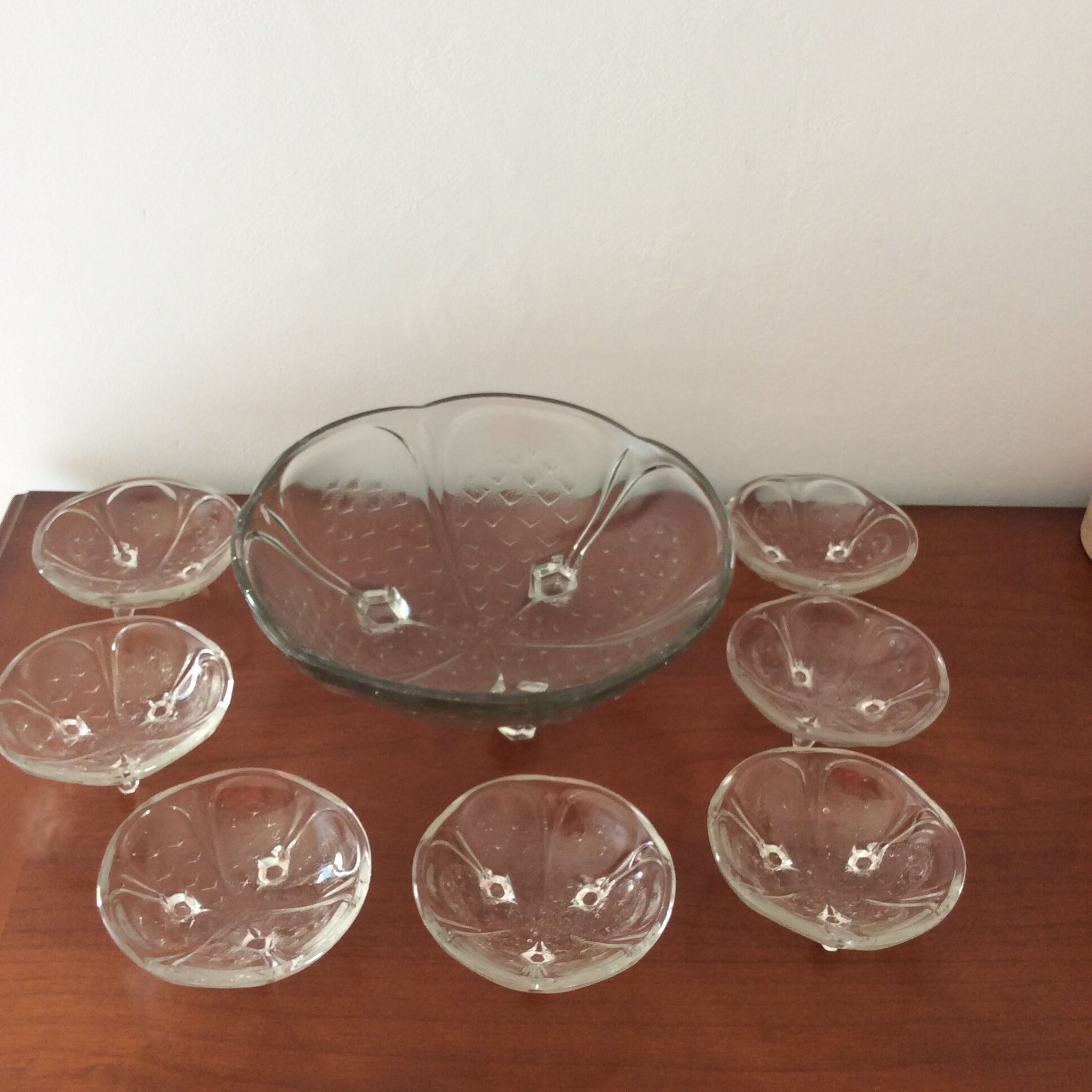 Fruit salad set on 3 glass feet (bowl and 7 cups)
