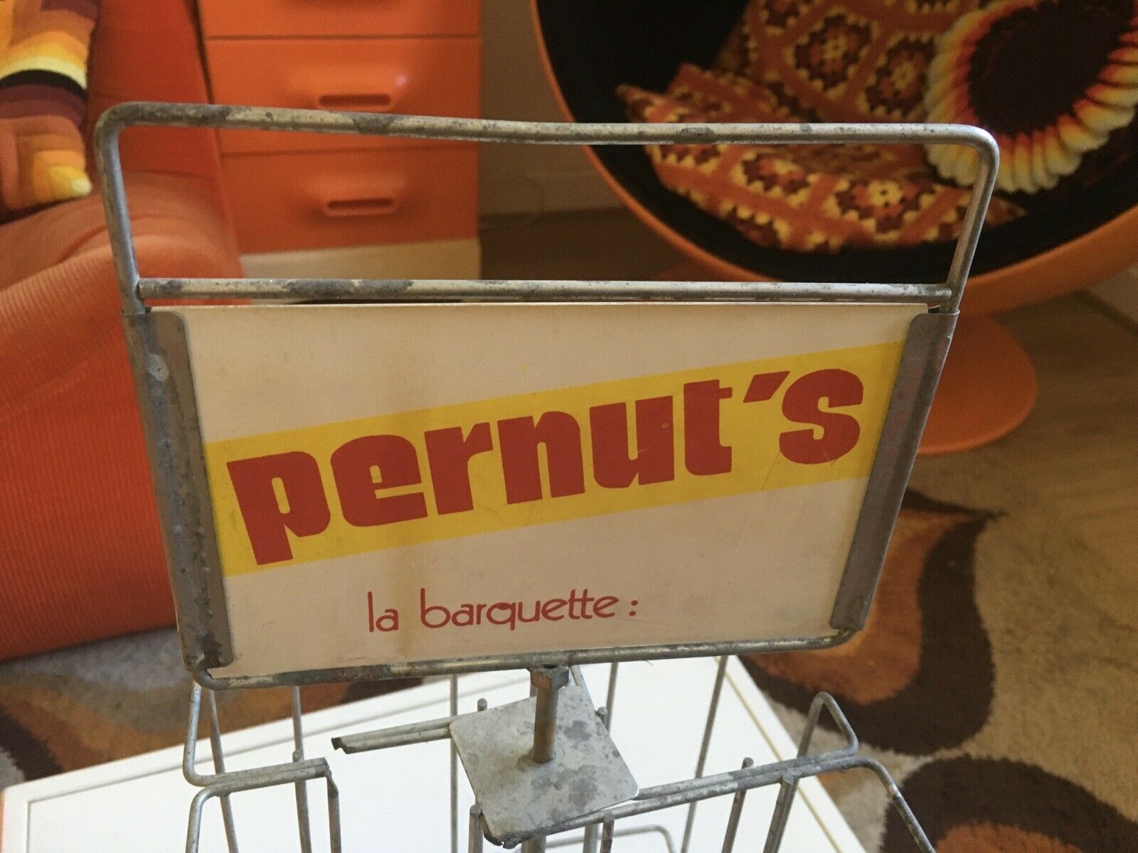 Presenter of peanut bistro counter pernut's 60's vintage