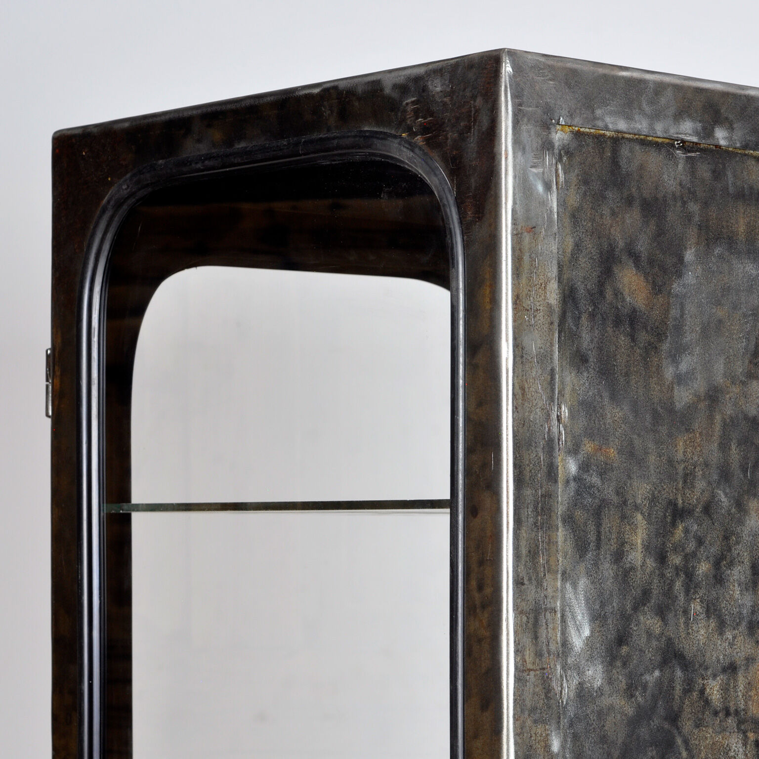 Armoire médicale vintage en verre et fer années 1970