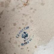 Grande soupière ancienne en terre de fer Creil et Montereau – Perruche
