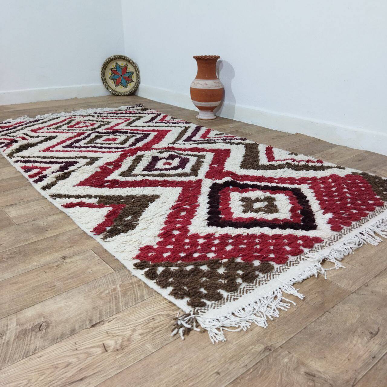 Handmade moroccan berber rug 254 x 136 cm