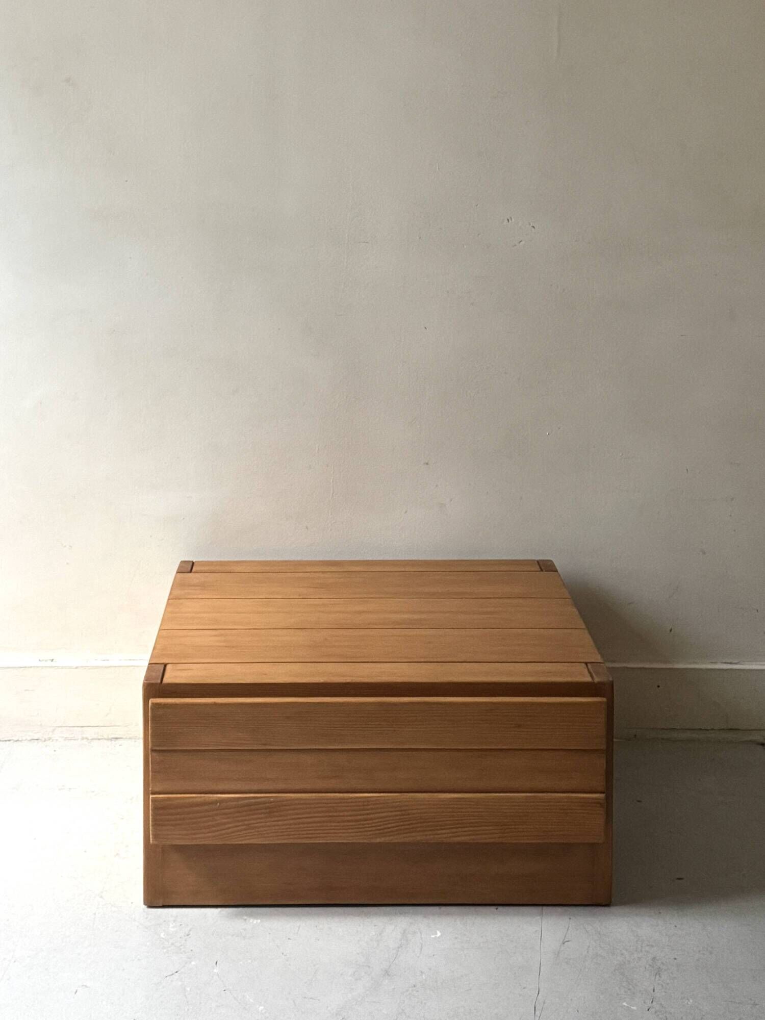 Low bedside table, accent table in elm wood, Maison Regain, France 1970.