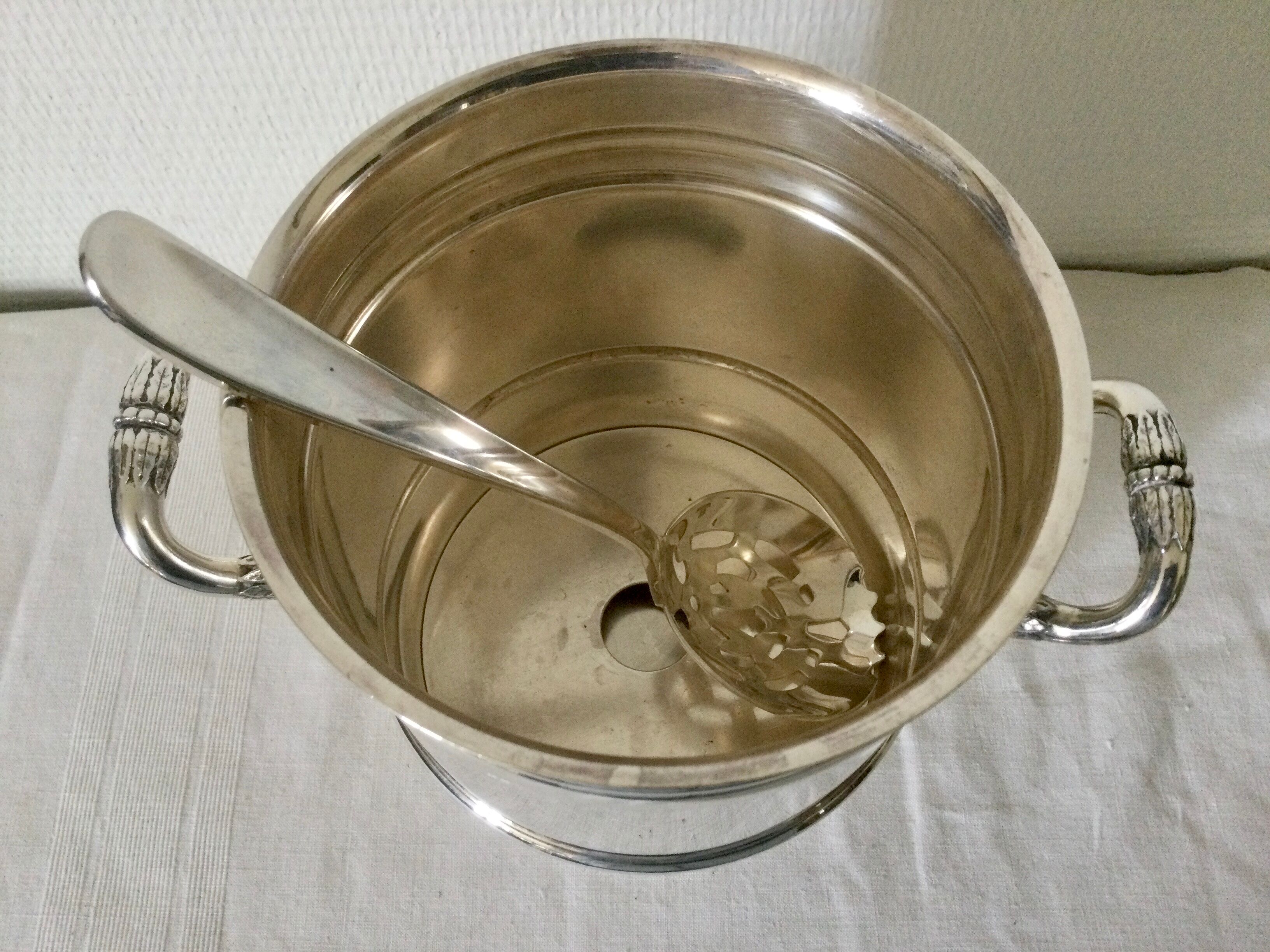 Silver metal ice bucket from Christofle House