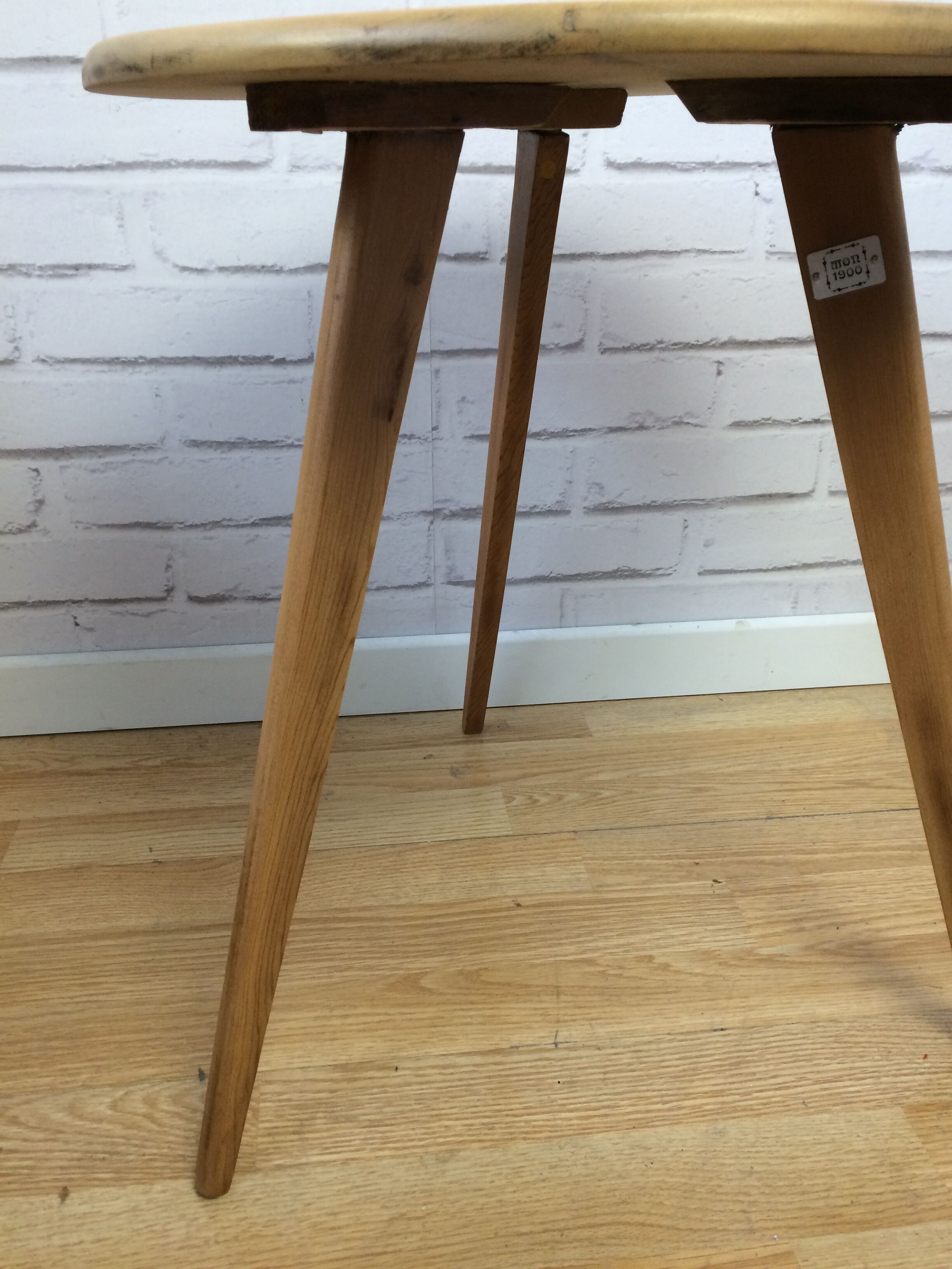 Low table feet compass