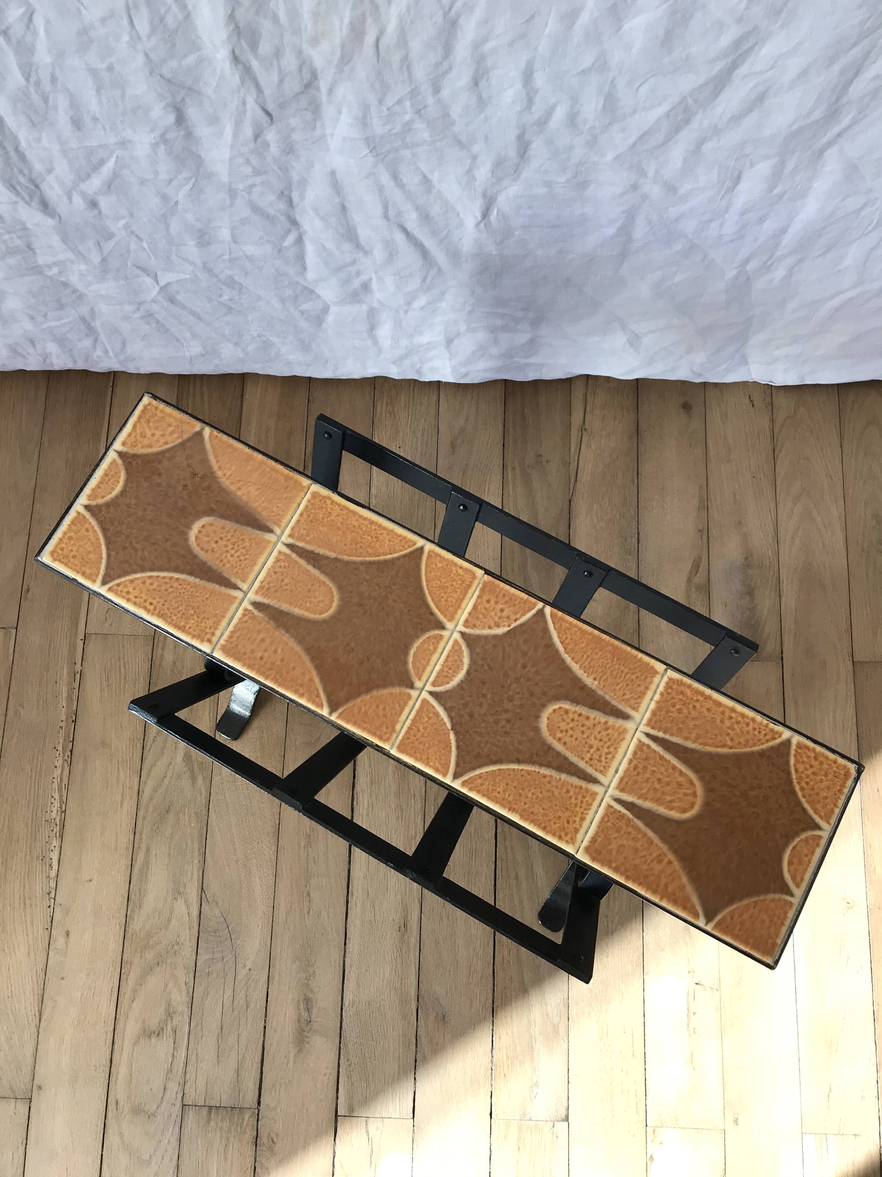 Magazine rack in ceramic and black, orange and brown iron from the 70s