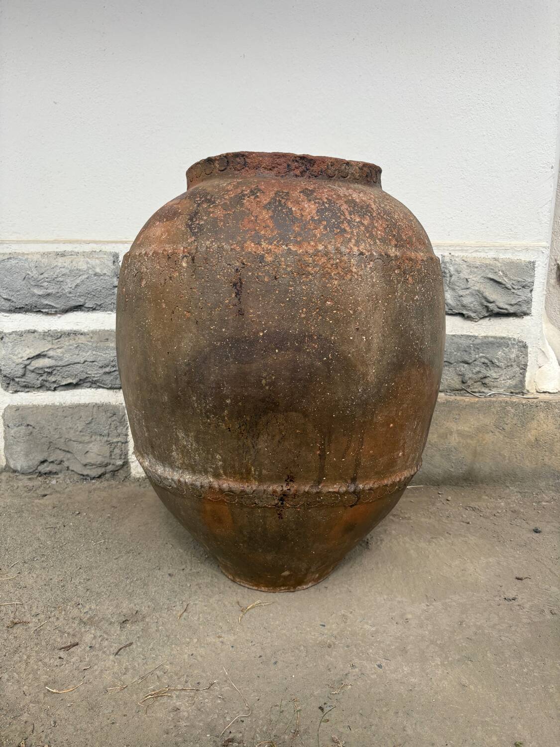 Old oil jar, Spain, Tinaja, 18th century.