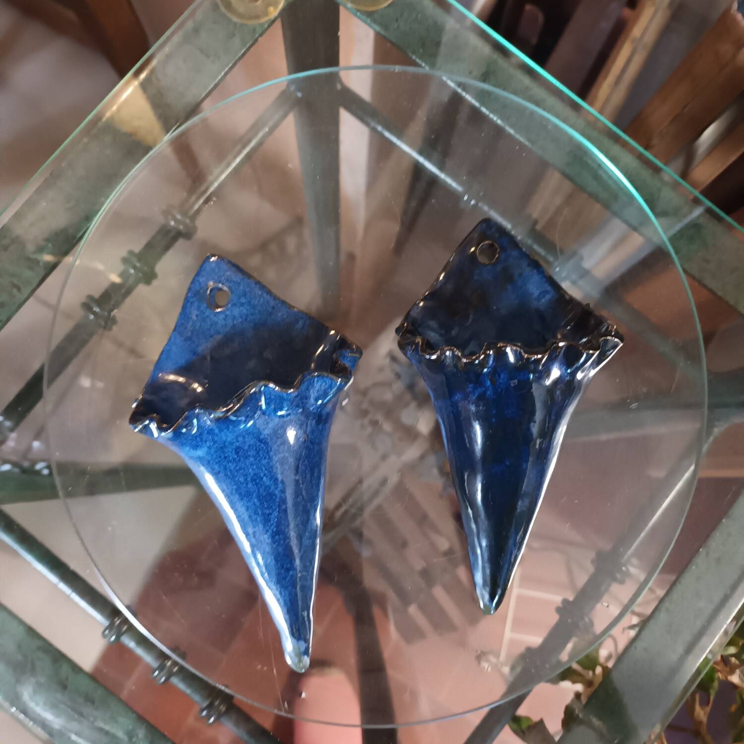 Bouquetiere pair blue cone