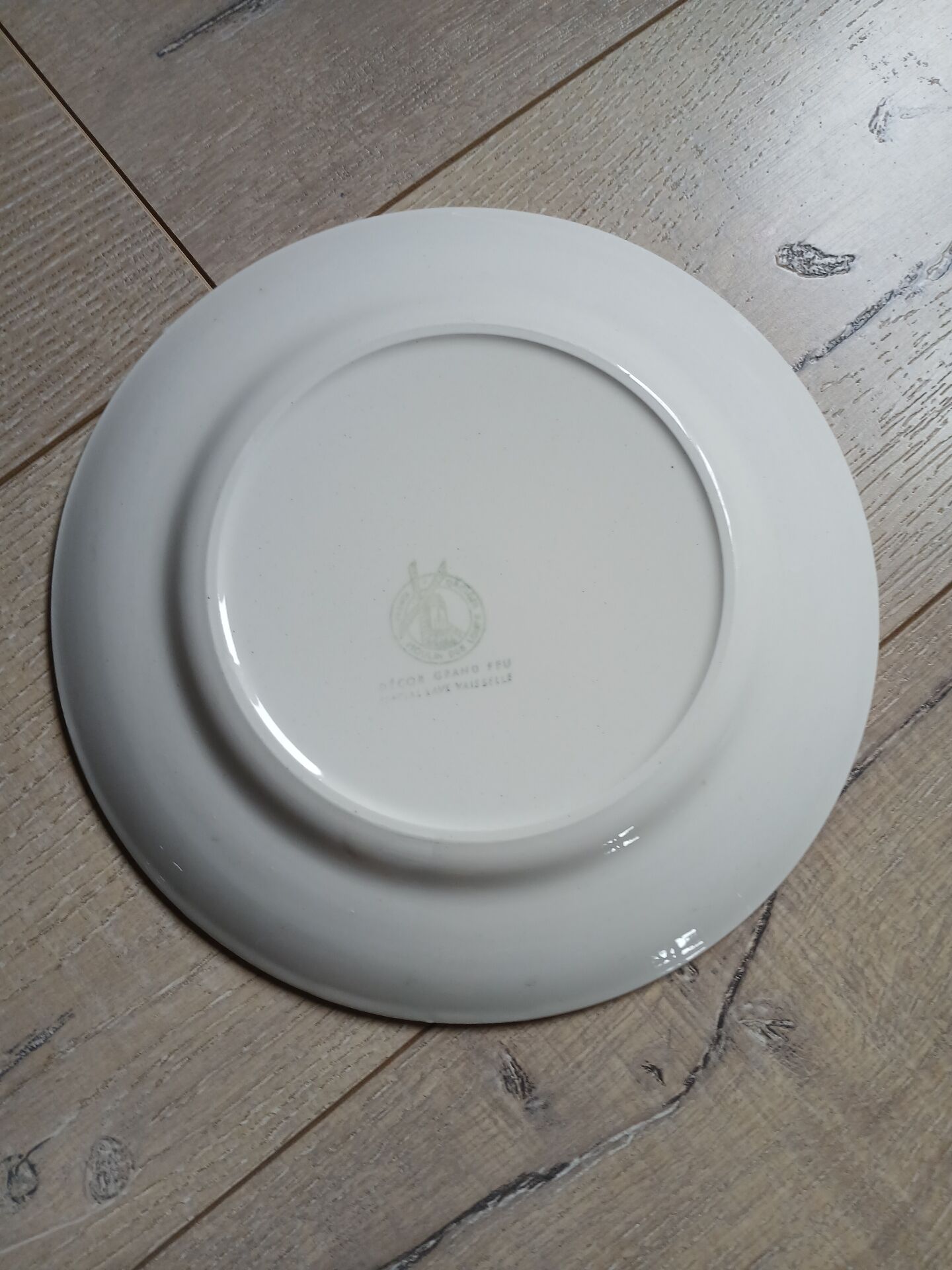 3 mismatched vintage dinner plates