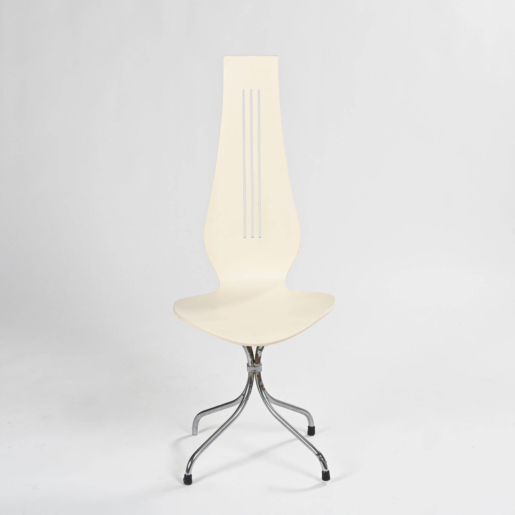 Pair of M352 Lyre chairs in molded plywood, Theo Häberli, 1968