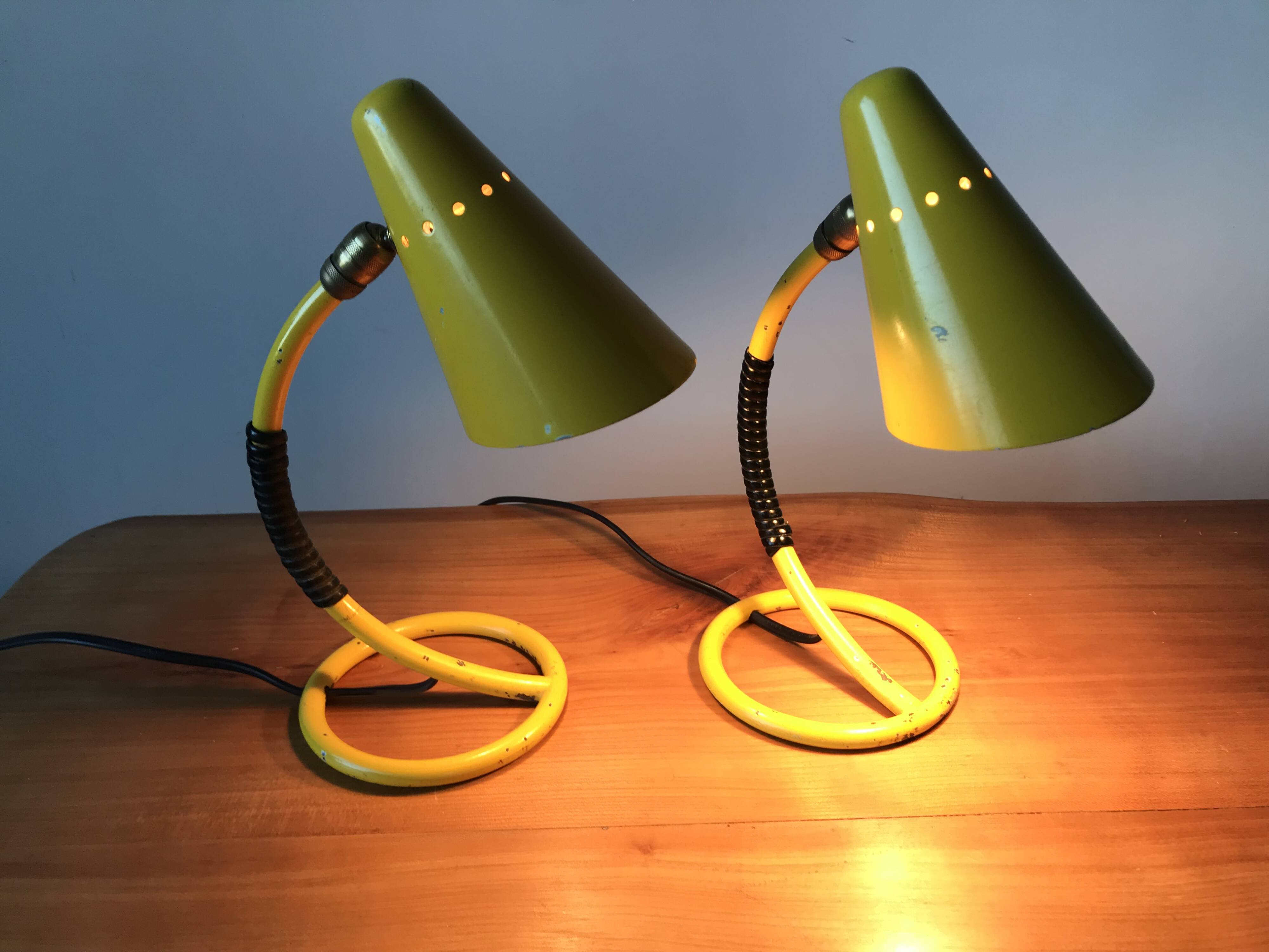 Paire de lampes de chevets jaunes années 50.