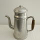 Cafetière ancienne en aluminium