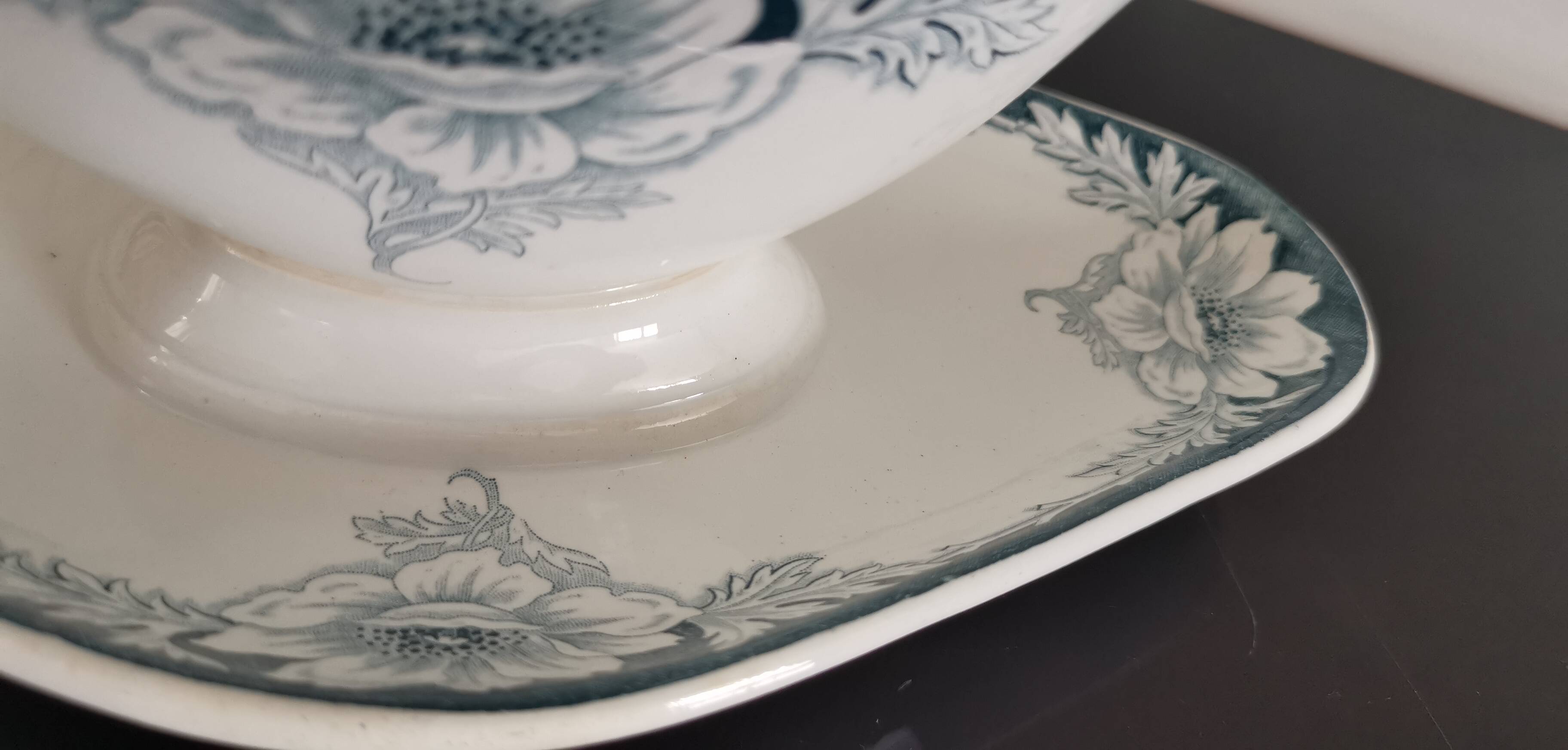 Gravy boat from St Amand and Hamage, iron earth model Suzanne green flowers