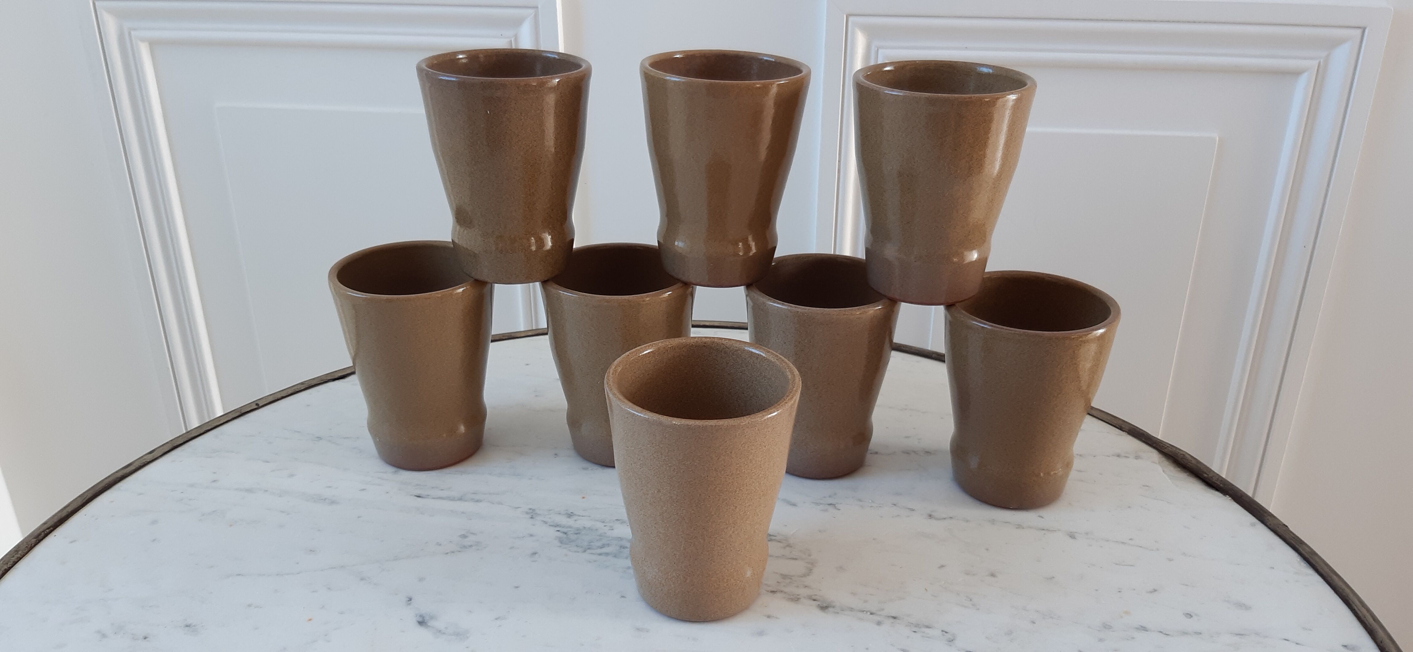 Lot de 8 verres en grès vintage années 70