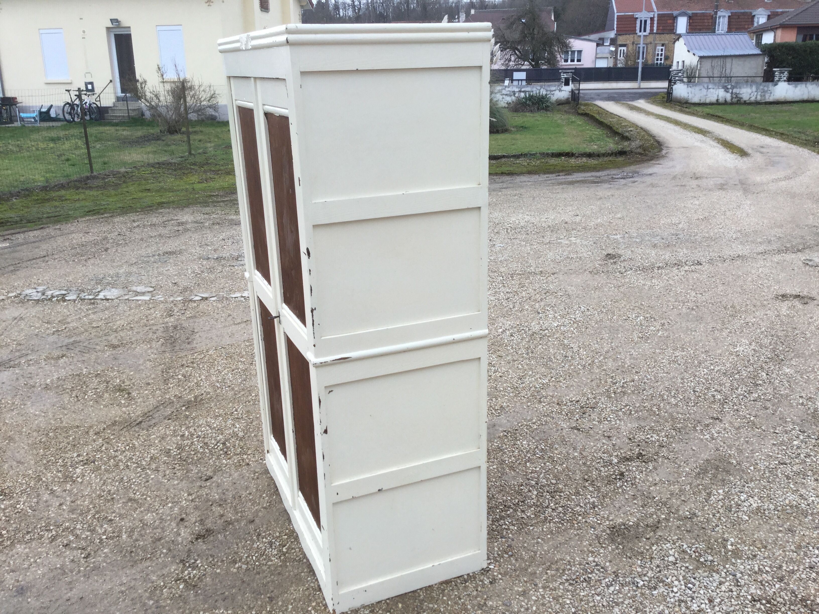 Armoire vintage
