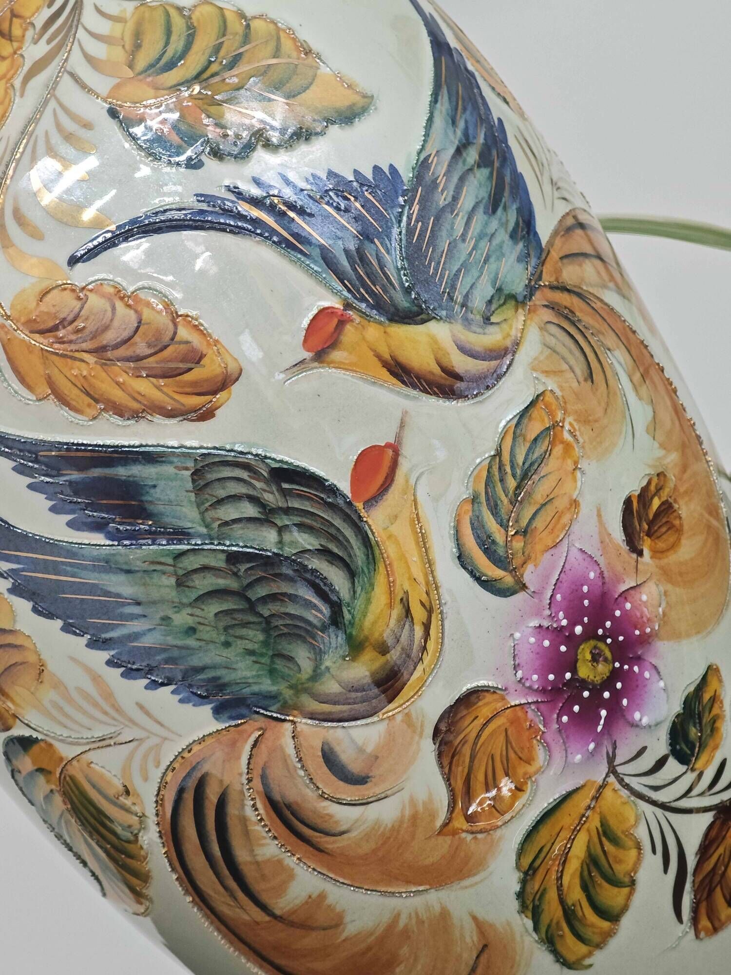 Beau vase peint main oiseau et feuilles H.Béquet numéroté 556