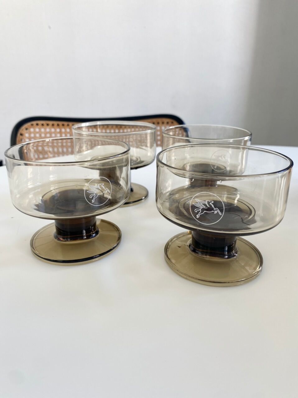 Lot de 4 coupes à champagne vintage en verre fumé