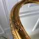 Grand miroir oval en stuc doré vintage