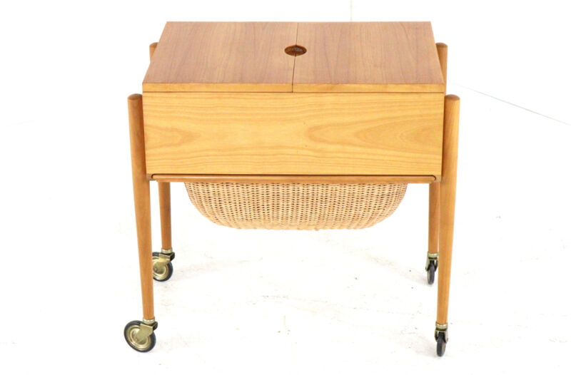Lotos sewing box