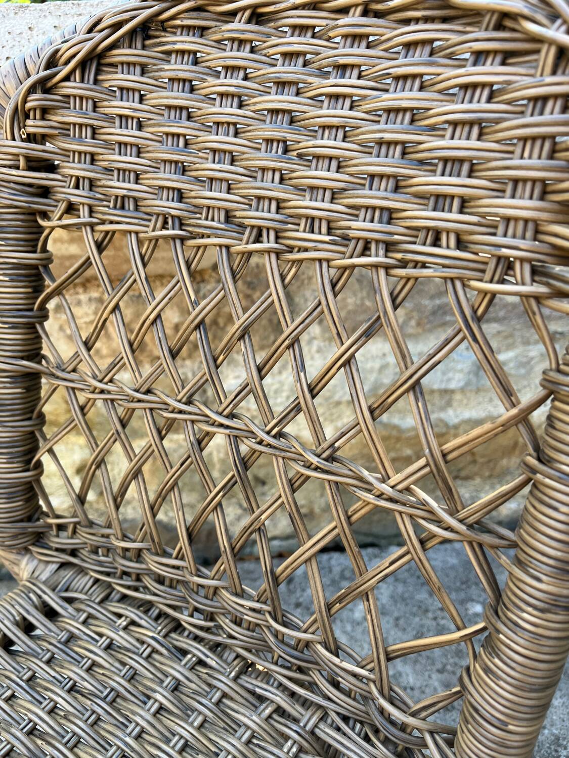 Small children's chair in beige scoubidou.