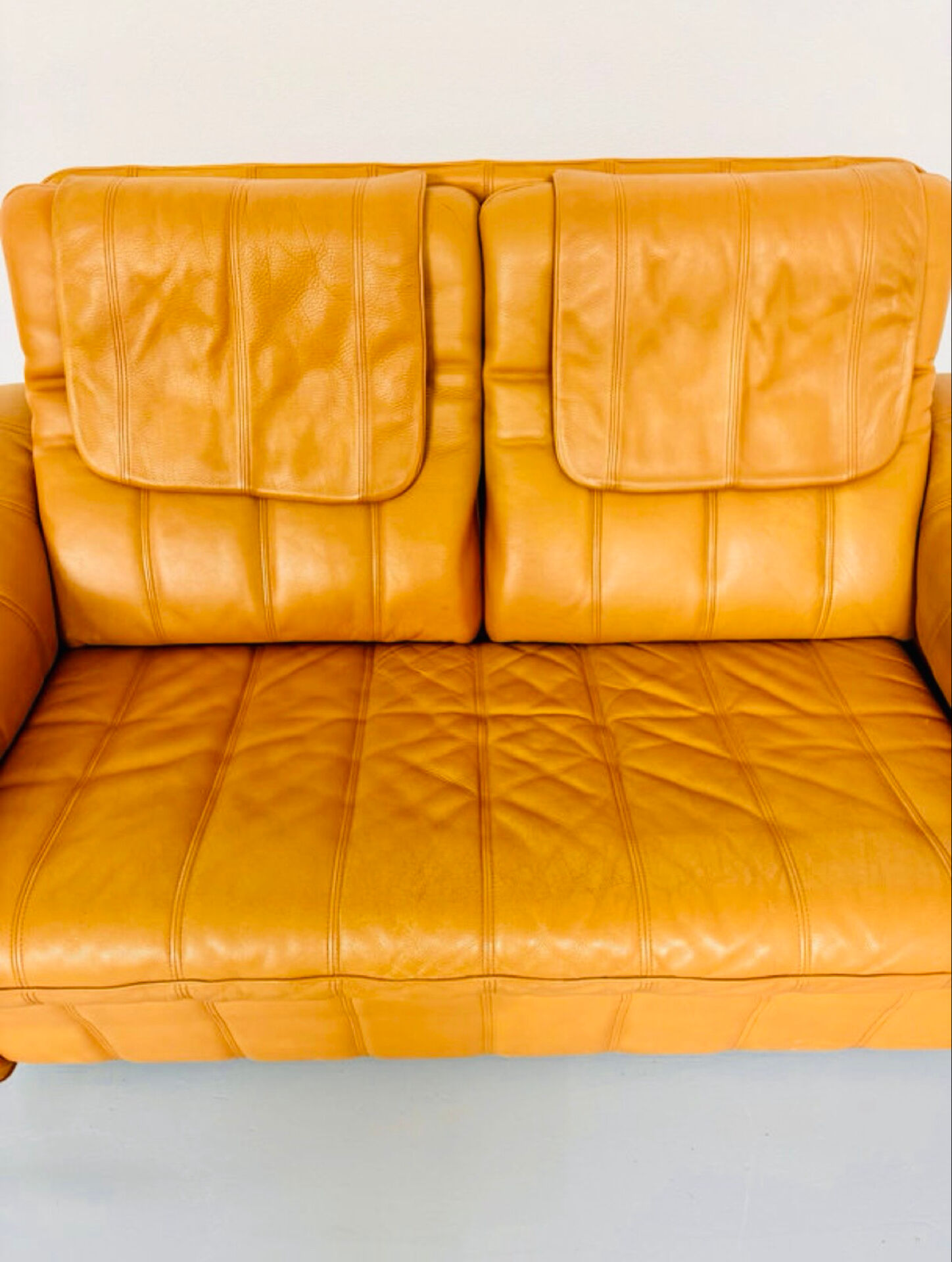 Vintage 70s thick cognac leather 2-seater sofa by De Sede.