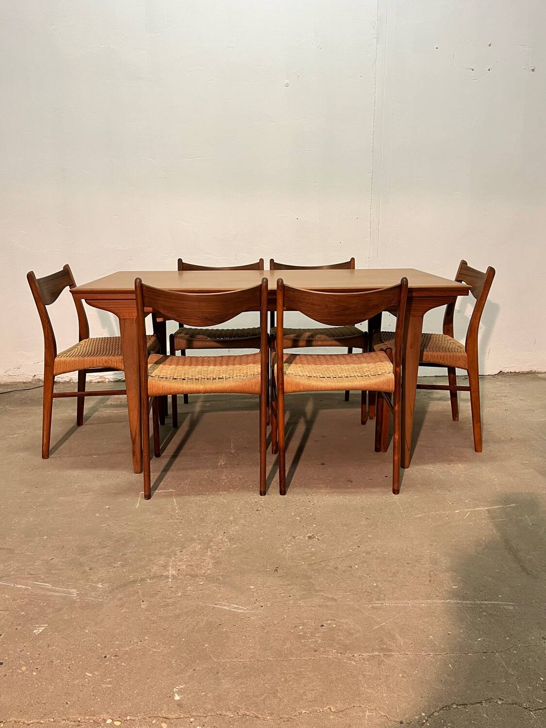 Scandinavian style extendable table