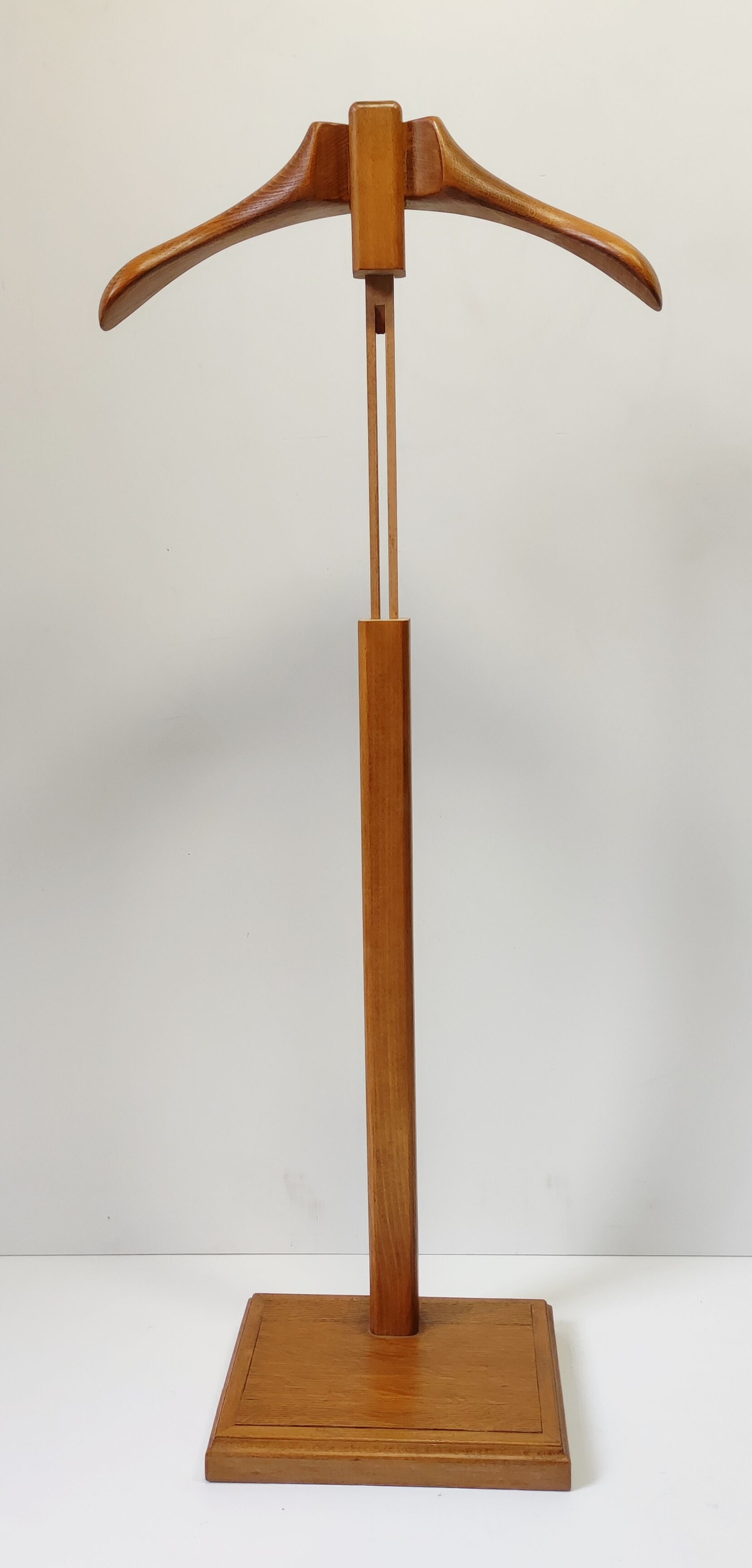 Night valet wears adjustable coat