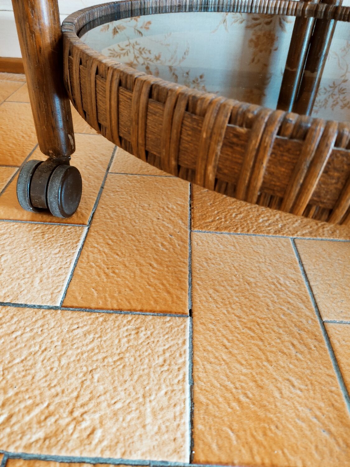 Round rattan bar table on wheels